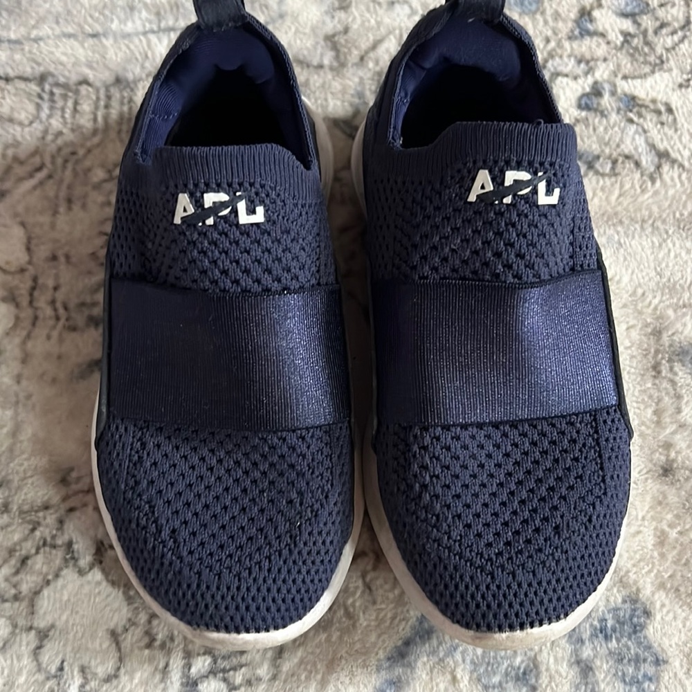 APL Tech Loom Bliss. Kids 11. Navy. Unisex